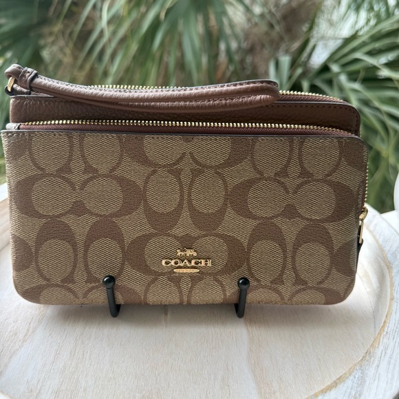 Coach NWT Women's Double Zip Wallet in Signature Canvas - Picture 4 of 10